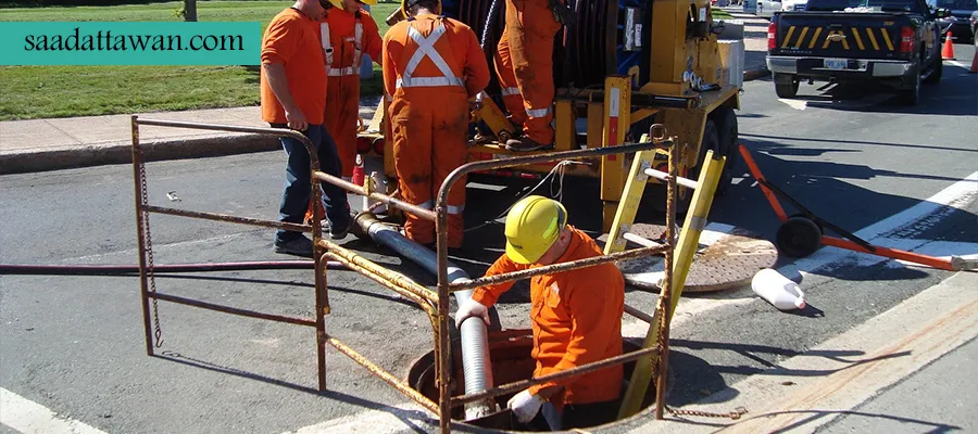 عملیات پاکسازی منهول فاضلاب